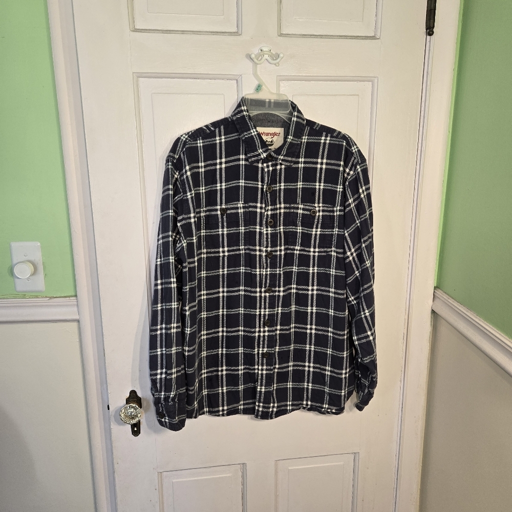 Men's Wrangler Button Up Size L